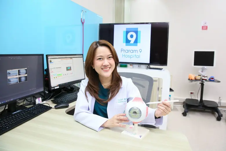 เห็นจุดดำลอยวูบวาบ อย่านิ่งนอนใจ อาจไม่ใช่แค่สายตาพร่ามัว แพทย์เตือนระวัง "โรควุ้นตาเสื่อม" ภัยเงียบของคนวัย 50+ เสี่ยงจอตาฉีกขาดหลุดลอก