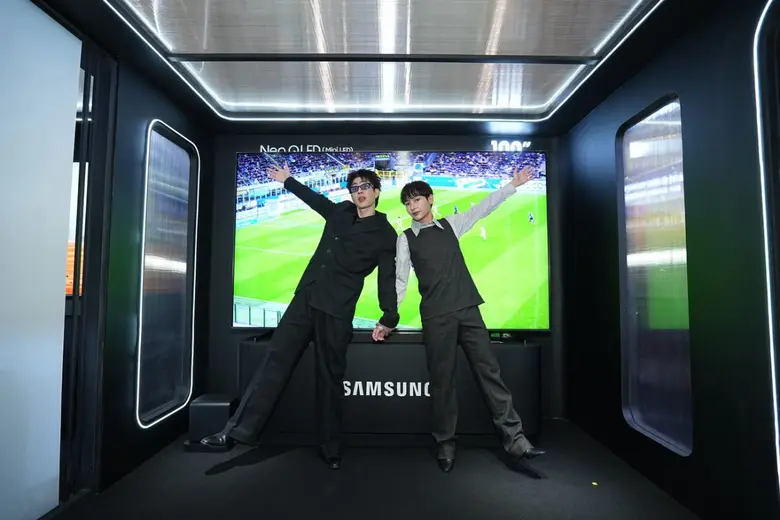 ฟินหนักมาก! ออฟ-กัน ควงคู่ลุยงานซัมซุง พาเบบี๋แดนซ์ออนสเตจ ในงาน "Samsung AI TV Unbox & Discover 2025"