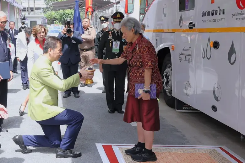 Her Royal Highness Princess Maha Chakri Sirindhorn Grants Audience to Bangchak's Presentation of Mobile Blood Donation Vehicle