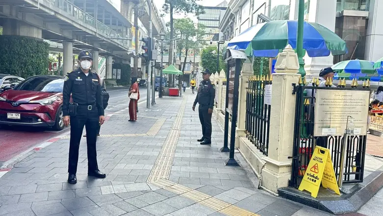 เขตปทุมวันเข้มกวดขันเฝ้าระวังห้ามค้าขายรอบศาลพระพรหม แยกราชประสงค์