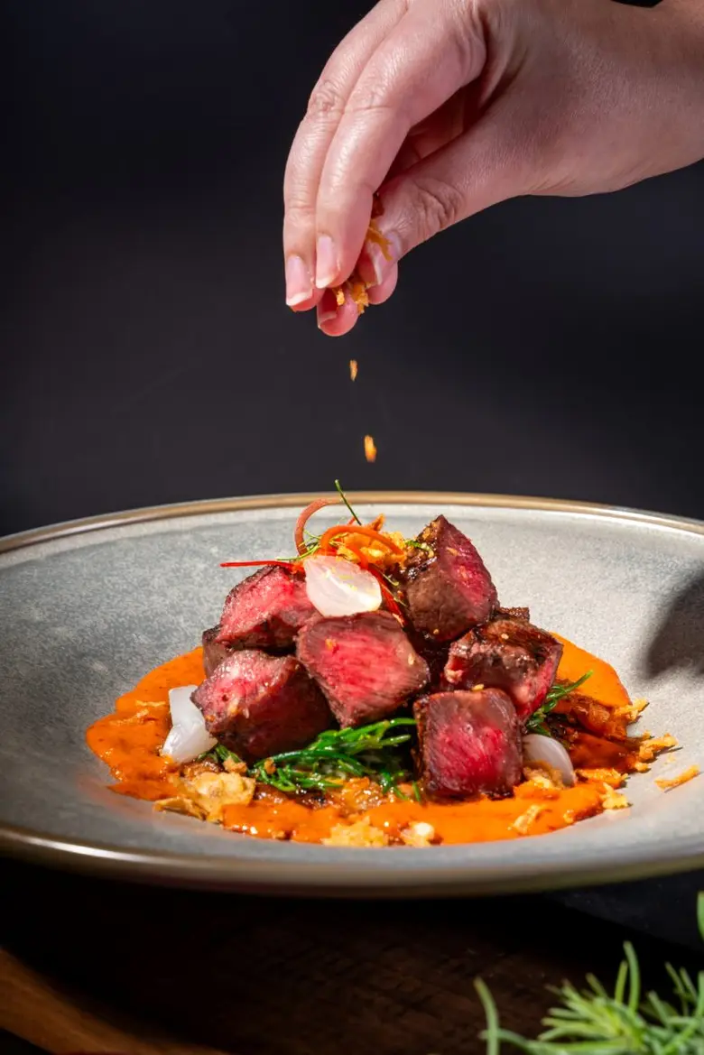 ลิ้มรสความลงตัวของวากิวและเครื่องเทศไทย กับเมนู "เนื้อวากิวใบพายย่าง" ณ ห้องอาหารเพลท