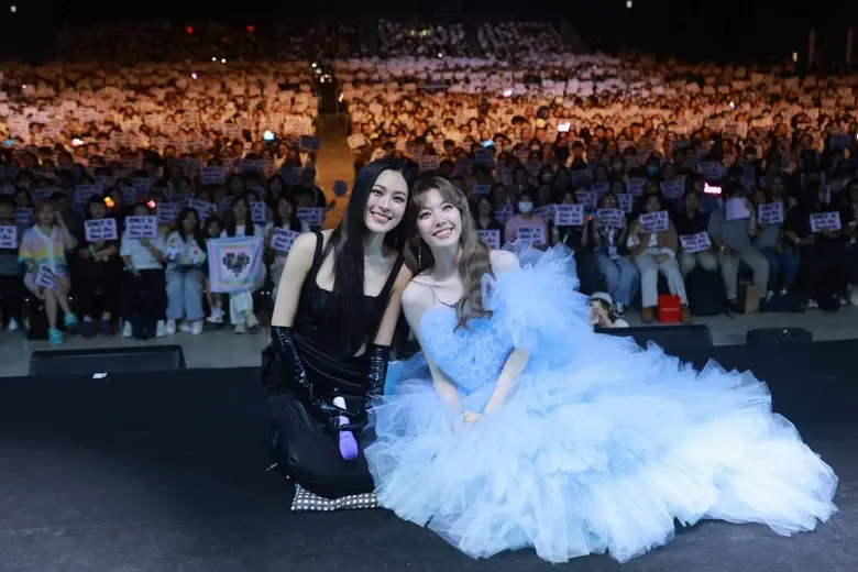 "หลิง - ออม" เสิร์ฟโมเมนต์ ทำแฟน ๆ กรี๊ดฮอลล์แตก ประกาศเซอร์ไพรส์ FANCON เจอกัน อิมแพ็ค สิ้นปี!