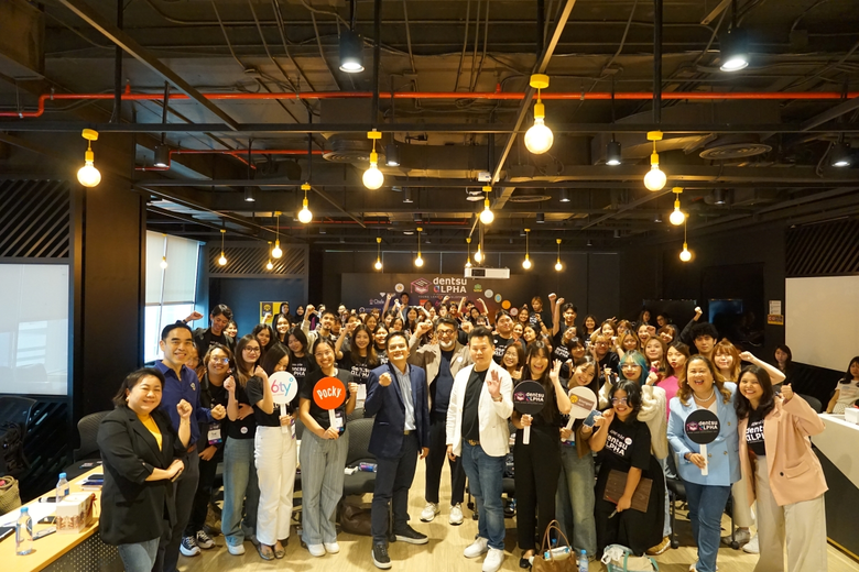 "Dentsu Alpha" สร้างผู้นำรุ่นใหม่ ปี 3 ผลิตผู้นำการตลาด Gent Z ที่ "กล้า" เปลี่ยนแปลง มีนักศึกษา 75 คน 15 สถาบันร่วม 3 แบรนด์ดังยอมรับทึ่งความสามารถ