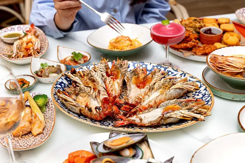 Bangkok Turns Pink Every Thursday at Ventisi Premium seafood, live cooking stations, and free-flow drinks with city views to match.