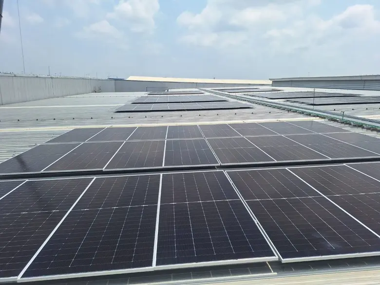 เมอร์เซเดส-เบนซ์ ติดตั้งระบบ Solar Rooftop กำลังการผลิต 320 kWp ที่ศูนย์ MBCC บางนา สอดคล้องวิสัยทัศน์ระดับโลกในการปล่อยคาร์บอนสุทธิเป็นศูนย์ ภายในปี 2582