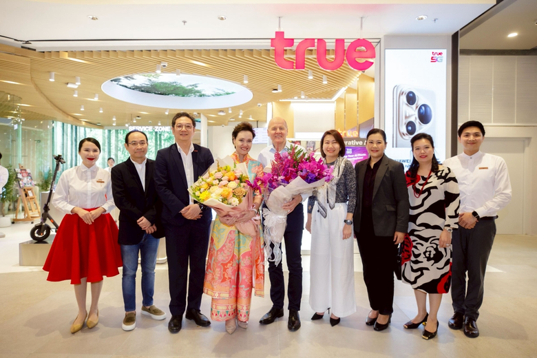 True Opens New "True Branding Shop" at Dusit Central Park, Welcoming Khun Suphajee Suthumpun and Showcasing a Futuristic Urban Tech Concept