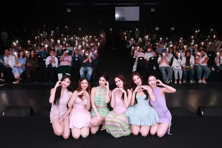 รู้จัก 8 สาวจากเรียลลิตี้ซีรีส์ "บทรัก Love Moment" พาแฟนคลับเปิดบ้านรับตอนแรก พร้อมเสิร์ฟโมเมนต์สุดน่ารัก