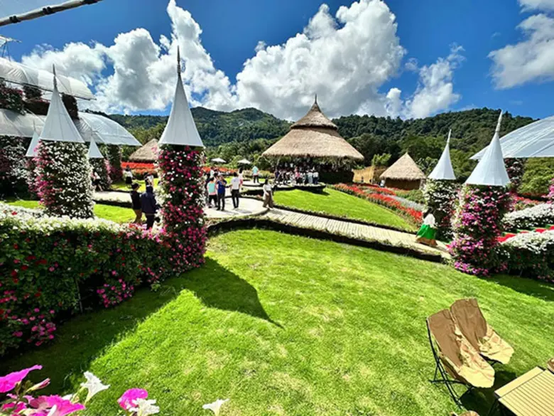 ส่องไฮไลท์! The First Miracle Flower Castle ทำไมต้องไปเช็กอินปราสาทดอกไม้แห่งม่อนแจ่ม