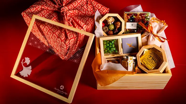 The Okura Prestige Bangkok Unveils the Luxurious "Merrymakers Festive Hamper," Blending Traditional Christmas Cheer with Japanese Craftsmanship