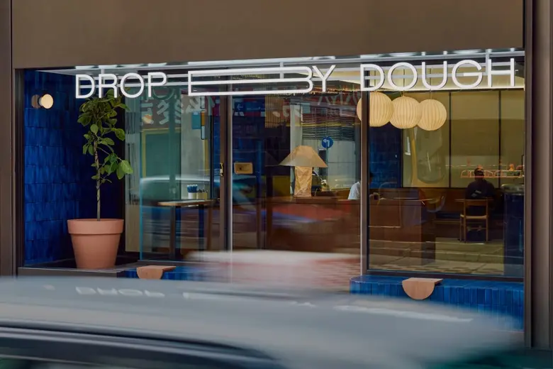ปักหมุด DROP BY DOUGH โดนัทสัญชาติไทย ตีตลาดต่างประเทศ เปิดสาขาแรกในฮ่องกง