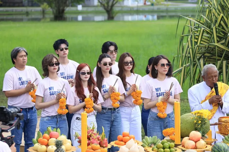 "ลีน่า - หมิว" นำทีมนักแสดง บวงสรวง "รักสุดท้าย My Safe Zone The Series" เอาฤกษ์เอาชัย ก่อนลงจอ 24 ต.ค. นี้!