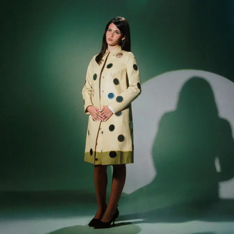 SIENNA SPIRO ศิลปินสาววัย 20 ปีจากลอนดอน ส่งเพลงใหม่ "Die On This Hill" ถ่ายทอดอารมณ์ผิดหวังในความรักผ่านเพลงบัลลาดอันทรงพลังได้อยู่หมัด