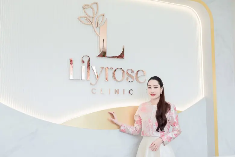 Lilyrose Clinic(ลิลลี่โรสคลินิก) เปิดแล้ววันนี้ พร้อมดูแลความงามของพี่น้องชาวบุรีรัมย์ ด้วยทีมแพทย์ผู้มากประสบการณ์ บริการด้วยหัวใจ "สวยอย่างมั่นใจ ในแบบที่เป็นคุณ"