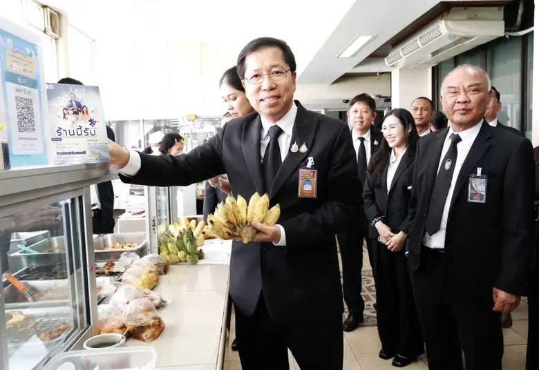 ตลาดริมคลองทำเนียบรัฐบาลคึกคัก! ประชาชนแห่ใช้สิทธิ 'คนละครึ่งพลัส' วันแรก ตลาดริมคลองทำเนียบรัฐบาลคึกคัก! ประชาชนแห่ใช้สิทธิ 'คนละครึ่งพลัส' วันแรก