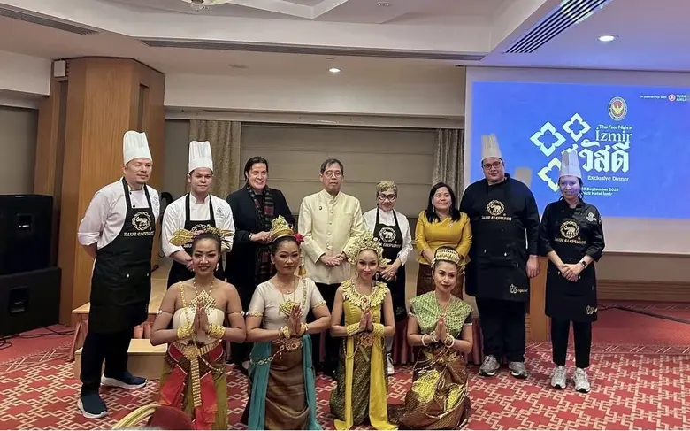 บลู เอเลเฟ่นท์ นำอาหารไทยสู่เวทีโลก กับดินเนอร์หรู ณ เมืองอิซเมียร์ ประเทศตุรกี บลู เอเลเฟ่นท์ นำอาหารไทยสู่เวทีโลก กับดินเนอร์หรู ณ เมืองอิซเมียร์ ประเทศตุรกี