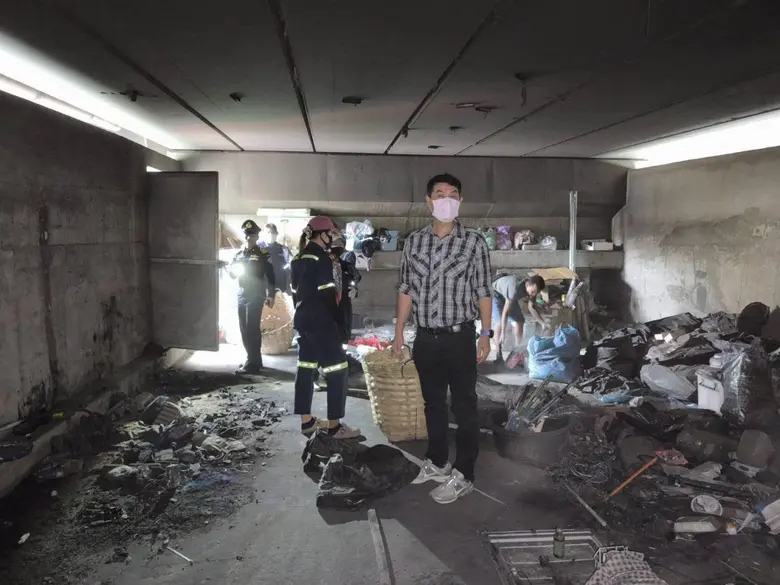 เขตยานนาวารุดจัดระเบียบพื้นที่ใต้สะพานข้ามแยก ถ.ยานนาวา ปิดกั้นห้ามบุกรุก-ป้องกันเหตุเพลิงไหม้