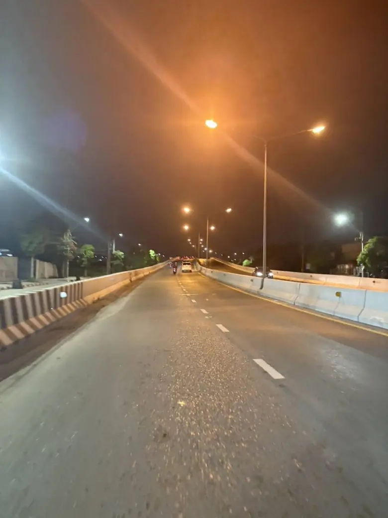 กทม. รุดซ่อมไฟฟ้าส่องสว่างสะพานสุขาภิบาล 5 - ถนนสุขาภิบาล 5 เพิ่มความปลอดภัยให้ผู้สัญจร