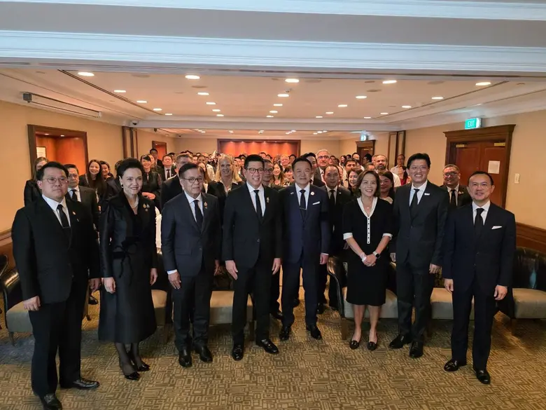 Prime Minister showcases Thailand's economic and capital market potential at "SET Government Roadshow 2025" in Singapore