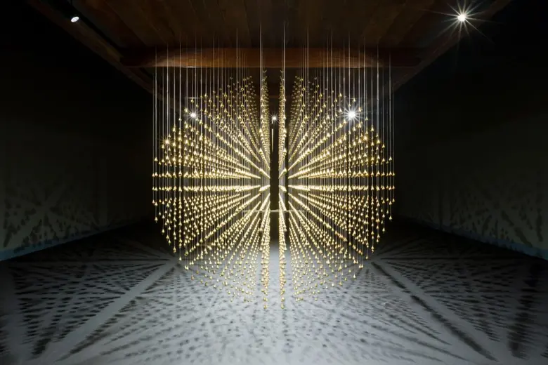 หยุดเวลาในความทรงจำ — ในนิทรรศการ "Golden Teardrop (2025)" โดย อริญชย์ รุ่งแจ้ง ณ MOCA BANGKOK