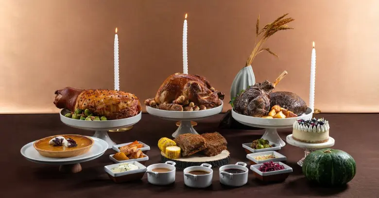 บุฟเฟ่ต์นานาชาติมื้อค่ำ ฉลองวันขอบคุณพระเจ้า ณ ห้องอาหารเจดับบลิว คาเฟ่ โรงแรมเจดับบลิว แมริออท กรุงเทพฯ