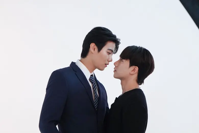 WERS Entertainment จัดฟิตติ้งใหญ่ อุ่นเครื่องความคึกคัก ส่องลุคแด๊ดดี้ครั้งแรก 'ฟลุ๊ค-แสงเหนือ'  ในซีรีส์ "เรียกแด๊ดสิธาร (Your Dear Daddy)"