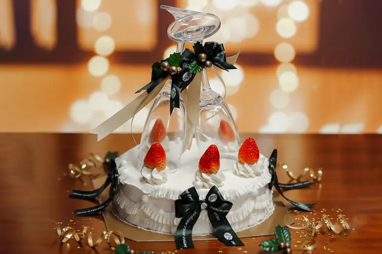 แนะนำ "เค้กเชอร์รี่แชมเปญดีไลท์" ฉลองส่งท้ายปี