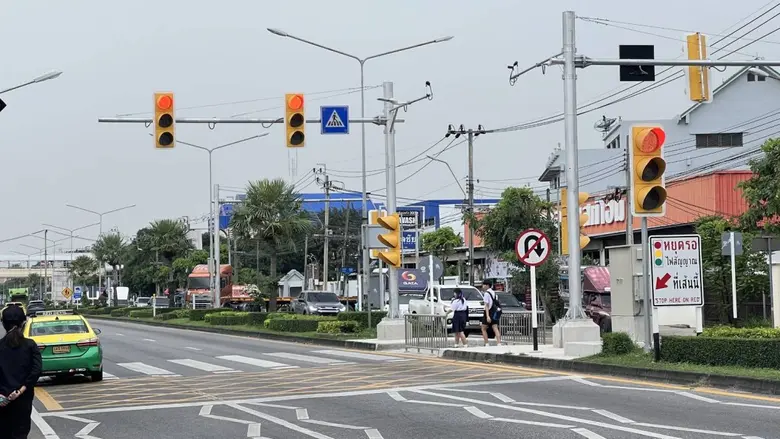 เขตบางบอนวางมาตรการลดอุบัติเหตุทางม้าลายหน้าสำนักงานเขตฯ-ยกระดับความปลอดภัยผู้ข้ามถนน