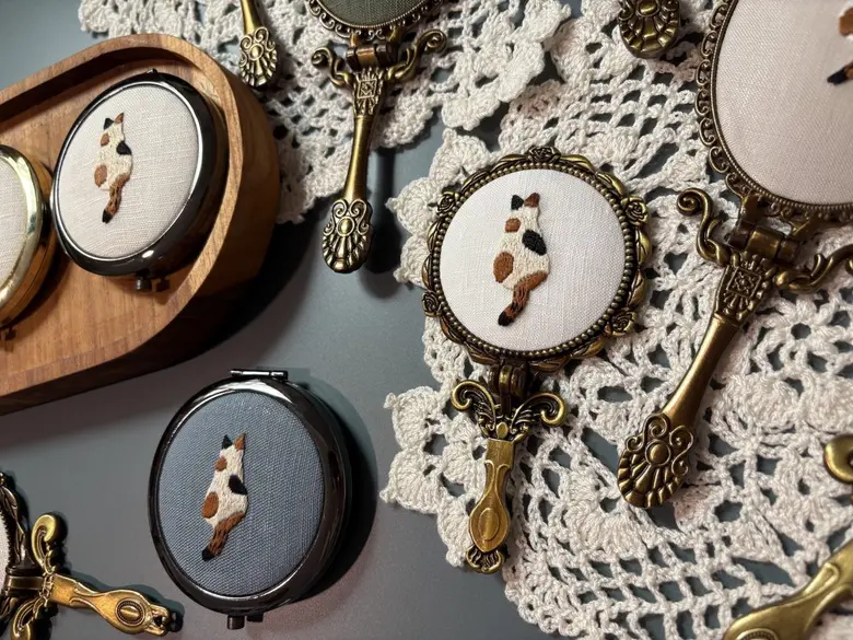 Arte' Bangkok 2025 x MTT: The Exclusive New Year Art Gift Festival Featuring activities to pay tribute to Her Majesty Queen Sirikit The Queen Mother At BACC, November 28 - 30!