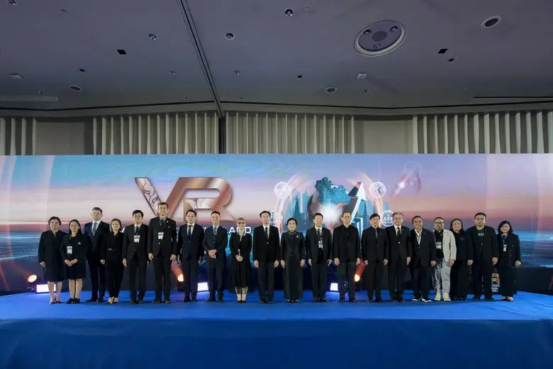 สกสว. เปิดฉาก VR Thailand 2025 จุดประกายไอเดียร่วมสร้างนวัตกรรมเปลี่ยนโลกธุรกิจไทย ปลัดกระทรวง อว. ชูวิสัยทัศน์ "Thailand Rising" สู่ผู้นำเศรษฐกิจฐานนวัตกรรมภูมิภาค