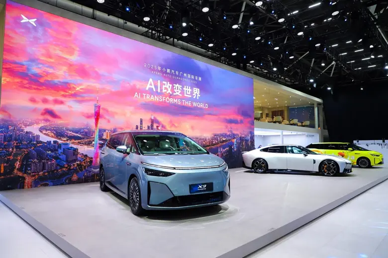 XPENG AI DAY 2025 เผยความสำเร็จของเทคโนโลยี Physical AI: เปิดตัว XPENG VLA 2.0, Robotaxi, หุ่นยนต์ฮิวแมนอยด์ 'IRON' เจเนอเรชั่นใหม่ และรถบินได้ รุ่นล่าสุด