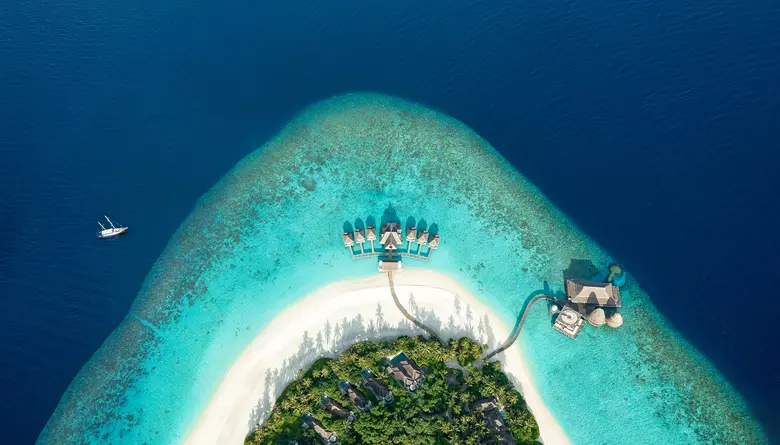 Anantara Kihavah Maldives Villas Named Best Hotel in the Indian Ocean at 2025 ULTRAs Awards