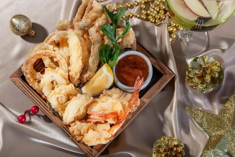 คูลลิ่ง ทาวเวอร์ รูฟท็อปบาร์ ขอแนะนำเมนูพิเศษประจำเดือน "Fritto Misto" เสิร์ฟความกรอบอร่อย สไตล์เมดิเตอร์เรเนียน