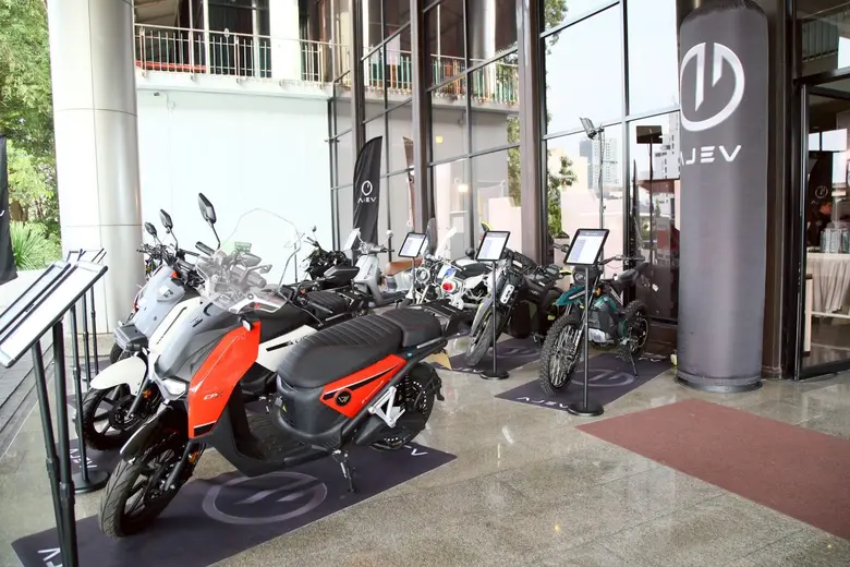 บมจ. เอเจ แอดวานซ์ เทคโนโลยี จับมือพันธมิตรจีน ร่วมขับเคลื่อนอุตสาหกรรมพลังงานสะอาด เพื่ออนาคตเศรษฐกิจไทยยั่งยืน