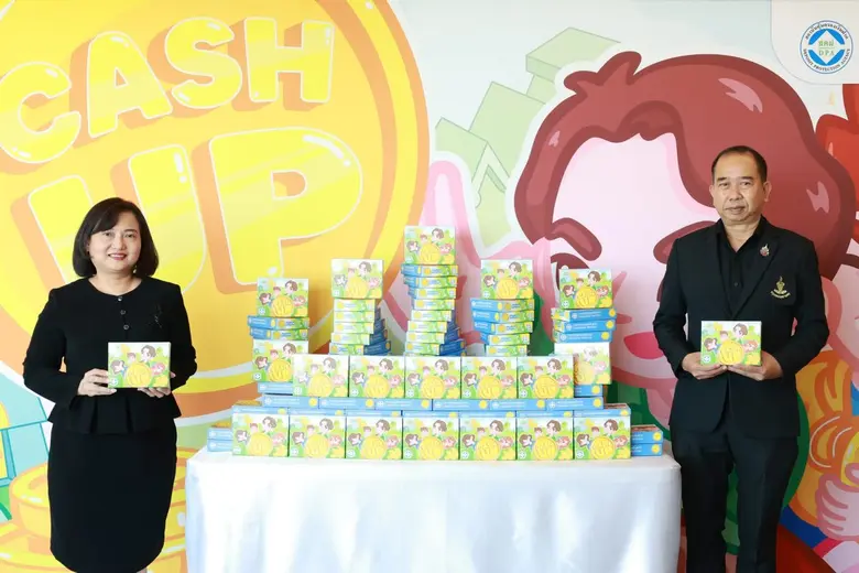 สคฝ. ผนึก กทม. ปลุกพลังการเรียนรู้ทางการเงิน มอบบอร์ดเกม "CASH UP" สู่โรงเรียนระดับชั้นมัธยมศึกษาในสังกัด กทม. จำนวน 109 แห่ง