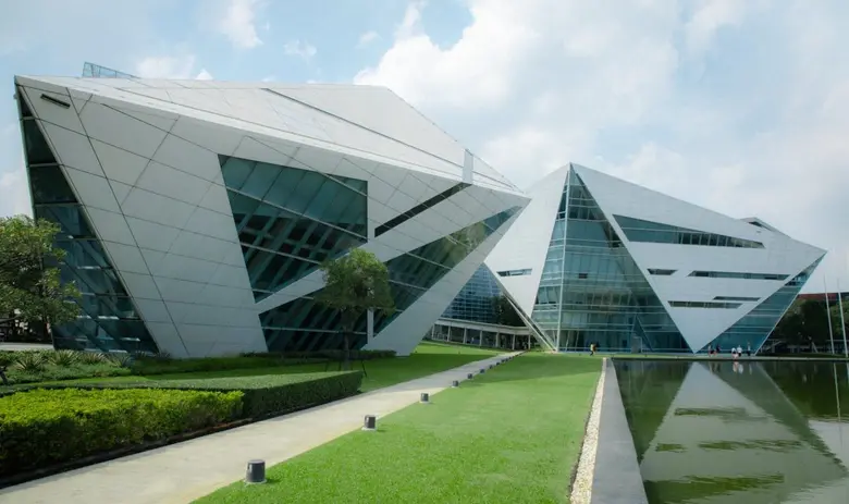 ม.กรุงเทพ พลิกโมเดลการเรียนรู้ ยุคที่ปริญญาต้อง "ใช้งานได้จริง"