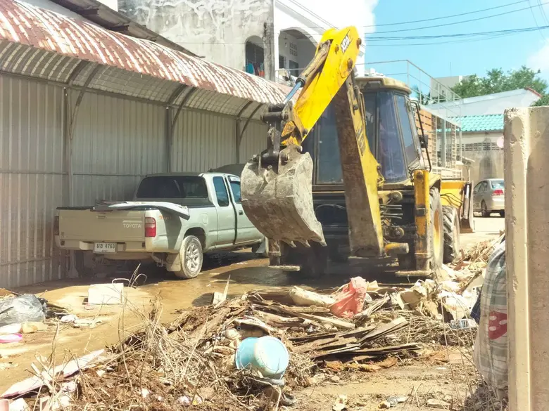 วันหยุดกรมโยธาฯ ไม่เคยหยุดนิ่ง ยังคงเดินหน้าเต็มสูบ ดึงสรรพกำลังจากหลายภาคส่วน ตรวจสอบความเสียหายบ้าน/อาคาร หาดใหญ่ รวมยอด 1,623 หลัง