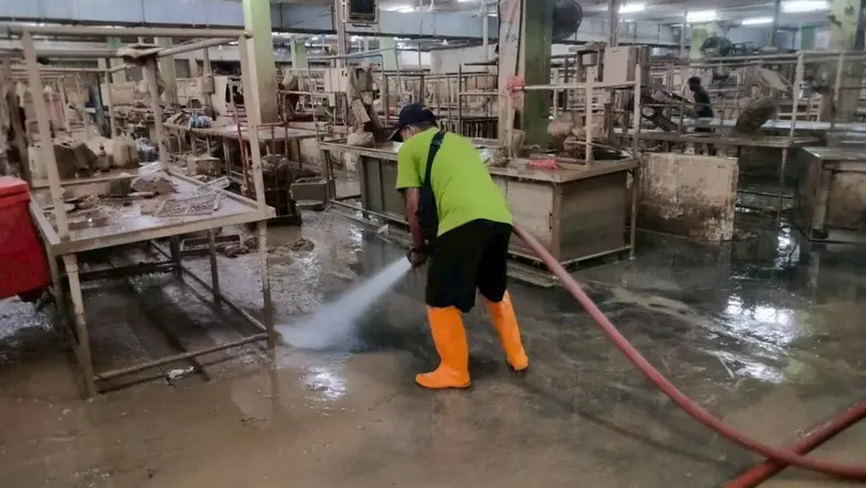 กรมอนามัย เตือนประชาชนตรวจคุณภาพน้ำใช้ ชี้คลอรีนในพื้นที่เหลือแค่ 1.6% เร่งฟื้นฟู "ตลาด-โรงเรียน" ก่อนเปิดตามปกติ