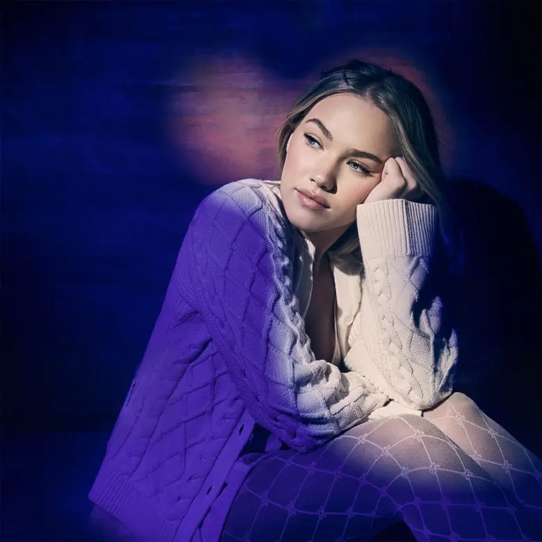 Freya Skye ป็อปสตาร์คลื่นลูกใหม่จากอังกฤษ ส่งเพลงใหม่ "silent treatment" เปลี่ยนความเศร้าให้กลายเป็นเพลงฟังสนุก พิสูจน์ความสามารถนักร้อง-นักแต่งเพลงได้อีกครั้ง