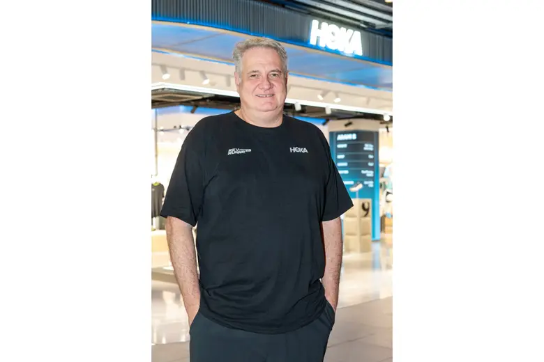 HOKA รุก 2 แลนด์มาร์กกลางกรุง สยามเซ็นเตอร์และเซ็นทรัลลาดพร้าว ต่อยอดแคมเปญ "Fly Human Fly, Together We Fly Higher" ขยายพื้นที่ Active Lifestyle ให้กระจายไปทั้งเมือง