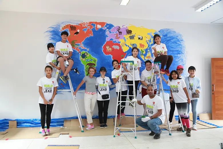 มาริษา เจียรวนนท์ นำทีมมูลนิธิเดอะบิวด์ พร้อมเครือค่ายอาสาสมัครทั่วโลก เดินหน้าพัฒนาโรงเรียนท้องถิ่นอย่างต่อเนื่อง สู่ก้าวสำคัญปีที่ 20