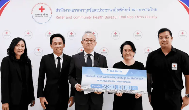 กลุ่มสยามกลการ ผนึกกำลังครั้งใหญ่ เข้าสู่สัปดาห์ที่ 3 ระดมเครื่องจักรยักษ์ 'โคมัตสุ' เคลียร์ขยะทะลุ 1 แสนตัน พร้อมไดกิ้นมอบเงิน 2.3 แสน และบริษัทในกลุ่มร่วมเยียวยาพี่น้องในพื้นที่อุทกภัยภาคใต้ต่อเนื่อง