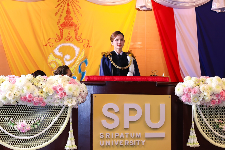 พระบาทสมเด็จพระเจ้าอยู่หัว ทรงพระกรุณาโปรดเกล้าฯ ให้ พลตรีหญิง คุณหญิงปภัสสร วัชรหทัยพัทธ์ เป็นผู้แทนพระองค์ ไปมอบปริญญาบัตรแก่ผู้สำเร็จการศึกษาจากมหาวิทยาลัยศรีปทุม ประจำปีการศึกษา 2567