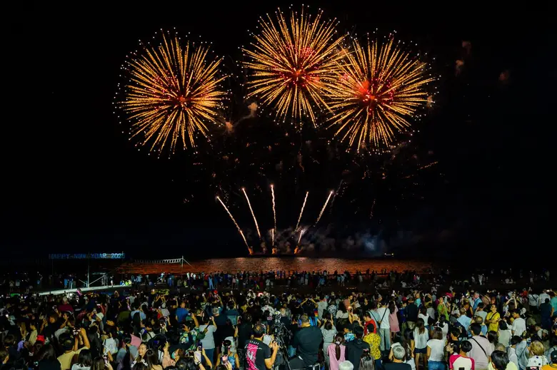 พราว กรุ๊ป ชวนเคานต์ดาวน์รับปี 2026 กับพลุ "Candy Collection" สีสดใสสุดแกลมจากญี่ปุ่นในงาน "Chang Countdown present Hua Hin Beach Countdown 2026" พร้อมยกความตระการตาส่งท้ายปีที่หัวหินและภูเก็ต