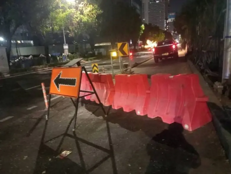 กทม. แจงอุบัติเหตุรถจักรยานยนต์ชนกองทรายในช่องทาง BRT กำชับผู้รับเหมาเสริมแนวกั้น-สัญญาณไฟเตือน