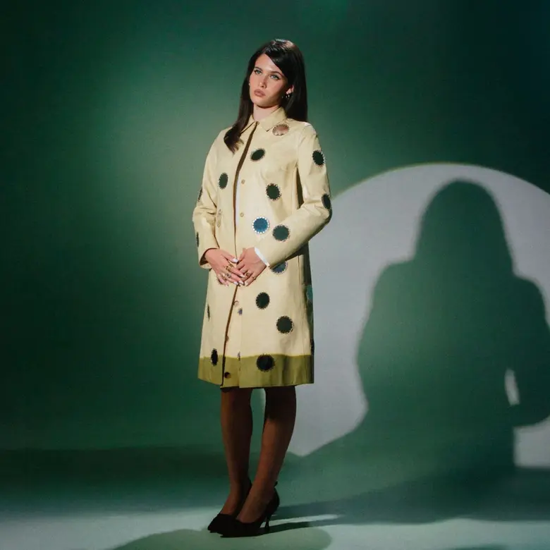 SIENNA SPIRO มาแรงไม่หยุด! ส่ง "Die On This Hill" เข้า Top 10 Global Spotify พร้อมไต่อันดับบนชาร์ตเพลงทั่วโลก สมเป็นศิลปินมาแรงแห่งปีที่น่าจับตามอง