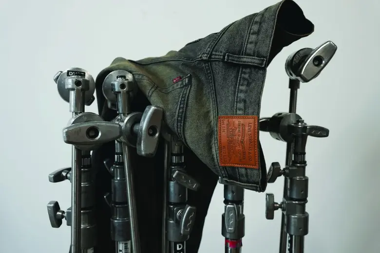 เมื่อความขบถมาบรรจบกับความเนี้ยบ สไตล์ที่ดูเป็นธรรมลงตัวอย่างไม่ต้องพยายาม จึงถือกำเนิดขึ้น