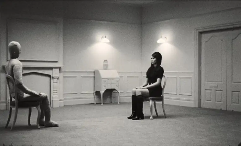 มาแรงต่อเนื่อง! SIENNA SPIRO ส่งเอ็มวีภาพสวย "Die On This Hill" ถ่ายทอดน้ำเสียงปวดร้าวกินใจ พร้อมไต่อันดับใน Spotify Top 10 Global, Billboard Hot 100 ไม่หยุด