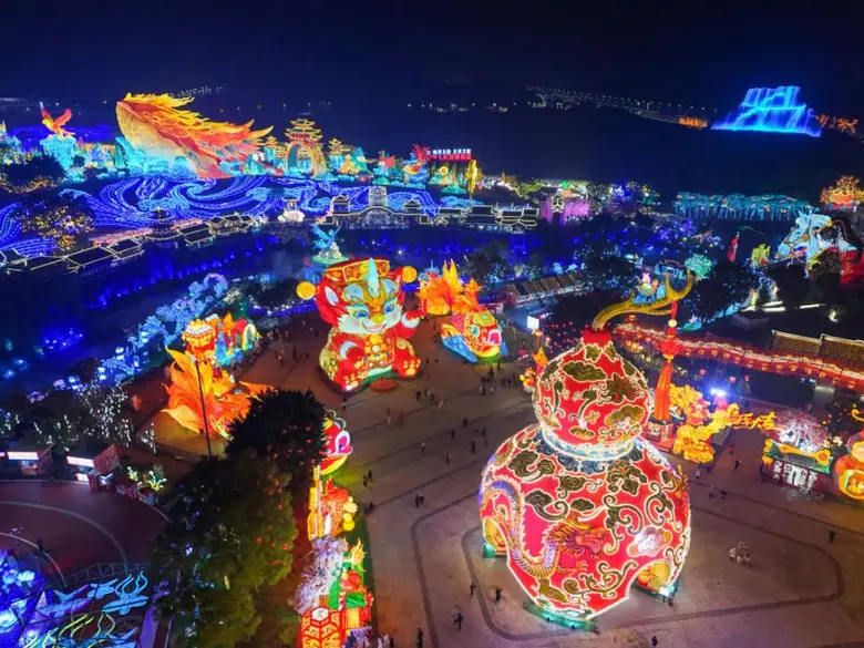 Zigong (China) Lantern Festival Unveils a Visual Feast of Chinese Colored Lanterns