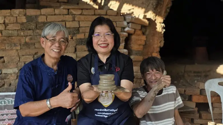 กรมทรัพย์สินทางปัญญา หนุน GI "เครื่องปั้นดินเผาเกาะเกร็ด" ยกระดับแหล่งผลิตงานคราฟต์ฝีมือช่างชุมชน สู่แลนด์มาร์คท่องเที่ยวเชิงวัฒนธรรมใกล้กรุง