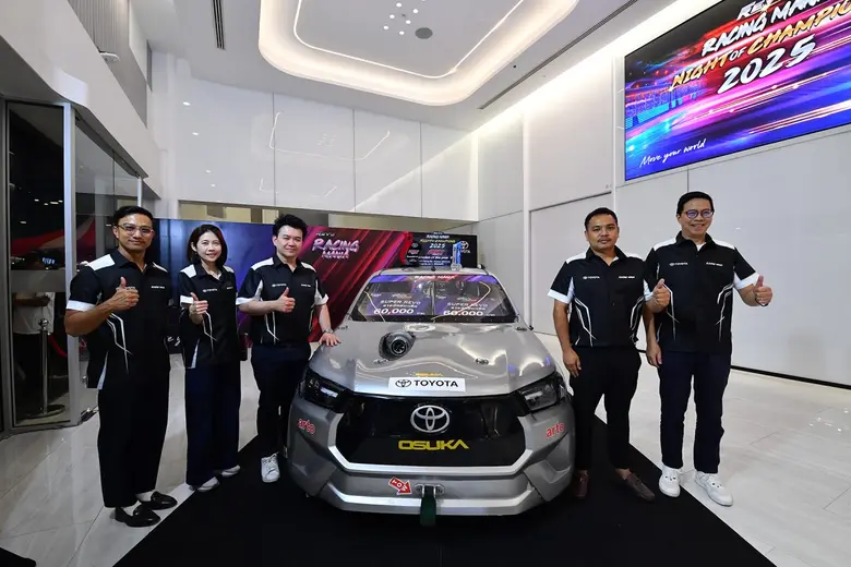โตโยต้า มอบรางวัลแชมป์เปี้ยน Drag Racing ในงาน "HILUX REVO RACING MANIA NIGHT OF CHAMPIONS 2025"